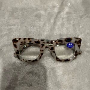 Leopard Print Reading Glasses +2.50